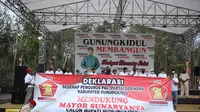Sebanyak 13 dari 17 Pengurus Anak Cabang (PAC) Partai Gerindra Gunungkidul yang menyatakan dukungannya pada Sunaryanto - Hery Susanto. (Liputan6.com/ Hendro Ary Wibowo)