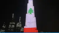 Solidaritas Burj Khalifa atas ledakan di Beirut Lebanon, dengan cahaya bendera negara terdampak. (Twitter Burj Khalifa)