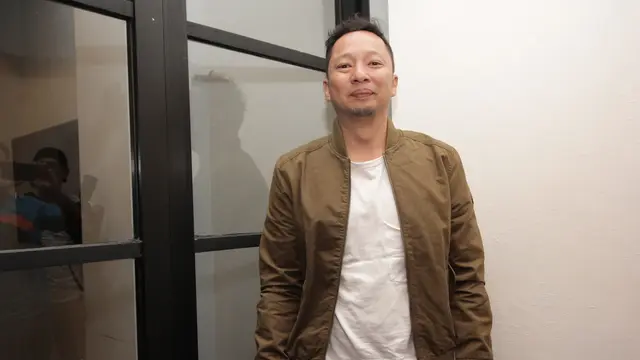Belum lama ini, Ringgo Agus Rachman mengajak anak dan istrinya untuk terbang ke Swiss.