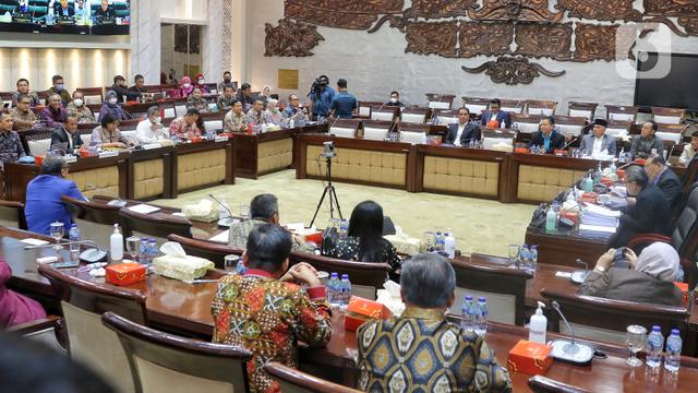 Menteri Keuangan dan Kepala BKPM Rapat Kerja Bahas RUU PPSK