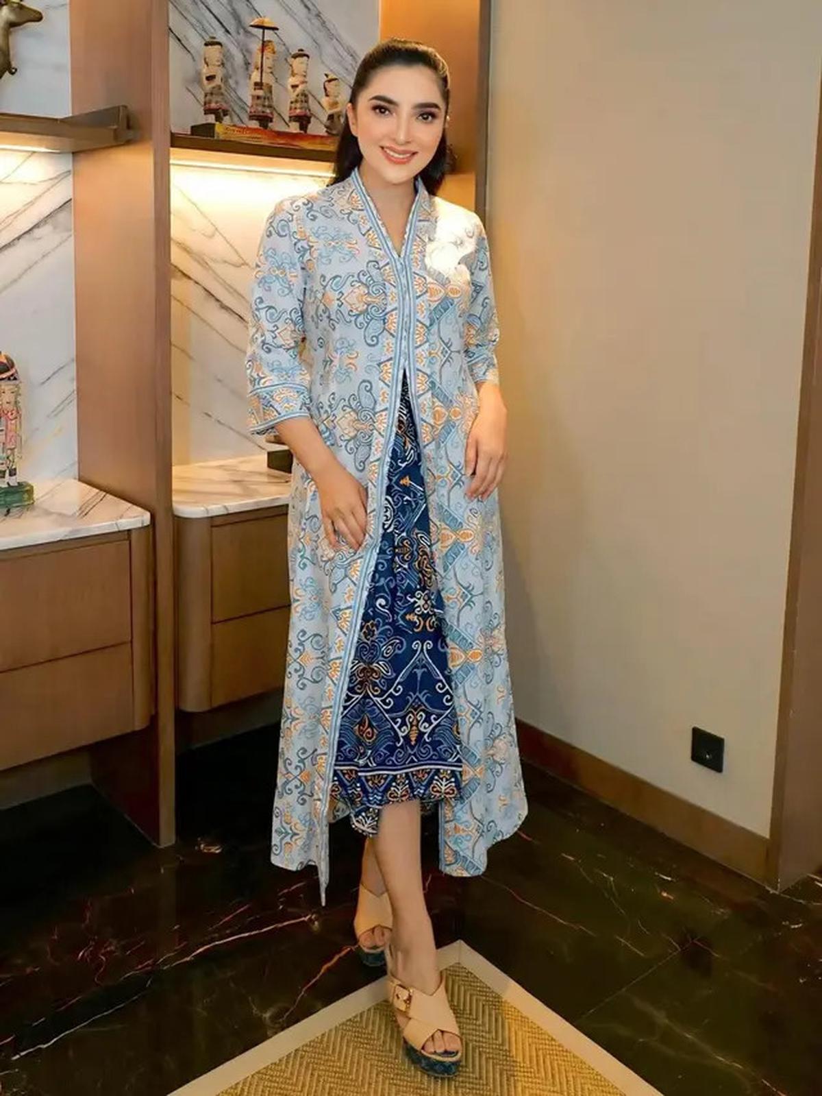 Inspirasi Padu Padan Batik ala Ashanty, dari Kebaya Elegan hingga Busana Santai untuk Liburan