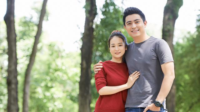 Ilustrasi pasangan cinta bahagia