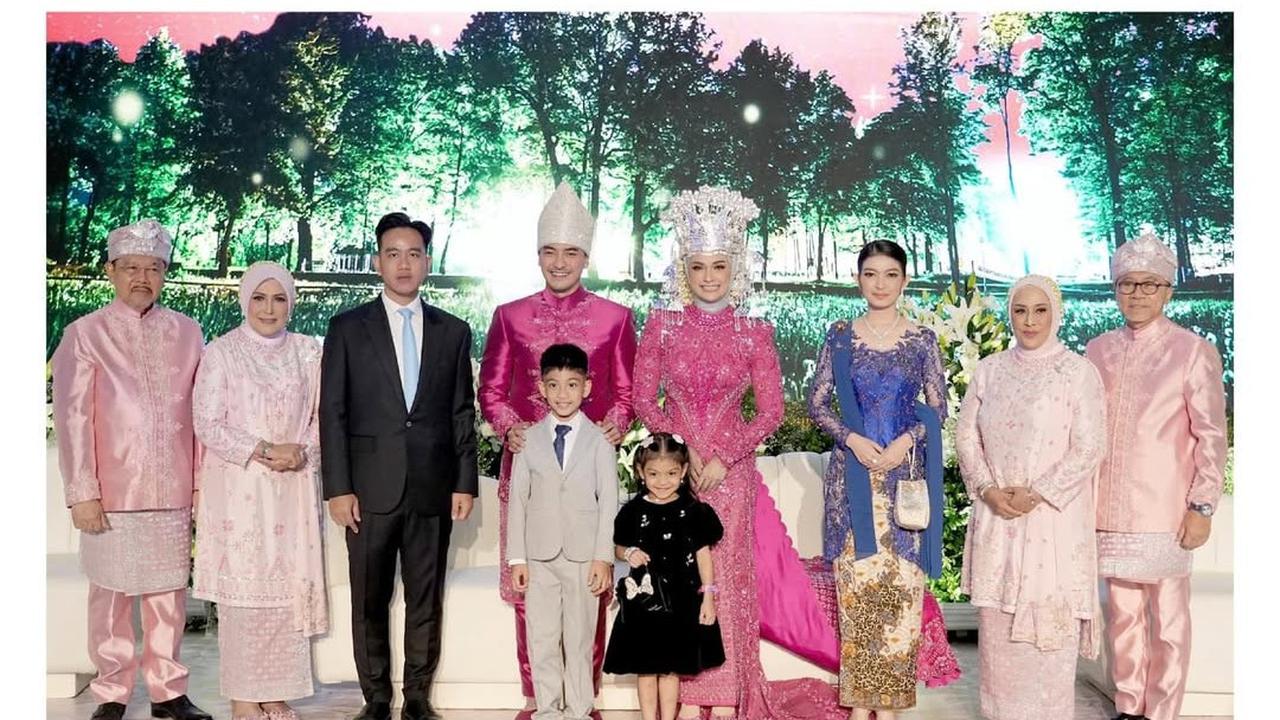 Paket Komplet Tamu di Pernikahan Anak Zulhas