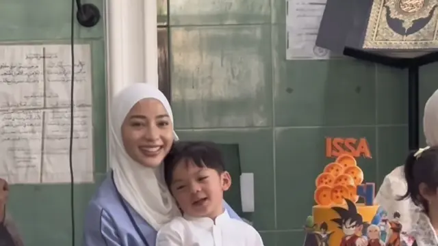 Nikita Willy Rayakan Ulang Tahun Issa ke-4 di Mushola dengan gaya kasual. [@nikitawillyofficial94]