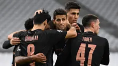 Pemain Manchester City merayakan gol yang dicetak Ilkay Gundogan ke gawang Olympique Marseille pada laga Liga Champions 2020/2021 di Stadion velodrome, Rabu (28/10/2020) dini hari WIB. Manchester City menang 3-0 atas Marseille. (AFP/Christophe Simon)
