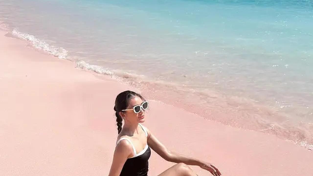 Saat melakukan tanning, Anissa Aziza memamerkan kecantikannya yang dipuji oleh banyak warganet.<br>