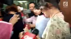 Mantan istri Setya Novanto, Luciana Lily Herliyanti meninggalkan gedung KPK.