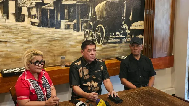 Ketua Umum Relawan Solmet, Silfester Matutina (tengah) (Istimewa)