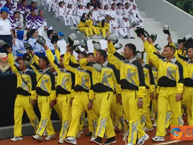 Citizen6, Cilangkap: Sebanyak 181 Atlet terbaik Kolinlamil mengikuti Porwilbar 2012 yang dibuka secara resmi dengan Aspers Kasal Laksamana Muda TNI Ir. Sudirman di lapangan Trisila Mabesal, Cilangkap, Jakarta Timur, Selasa (6/6). (Pengirim: Dispenkolinlam