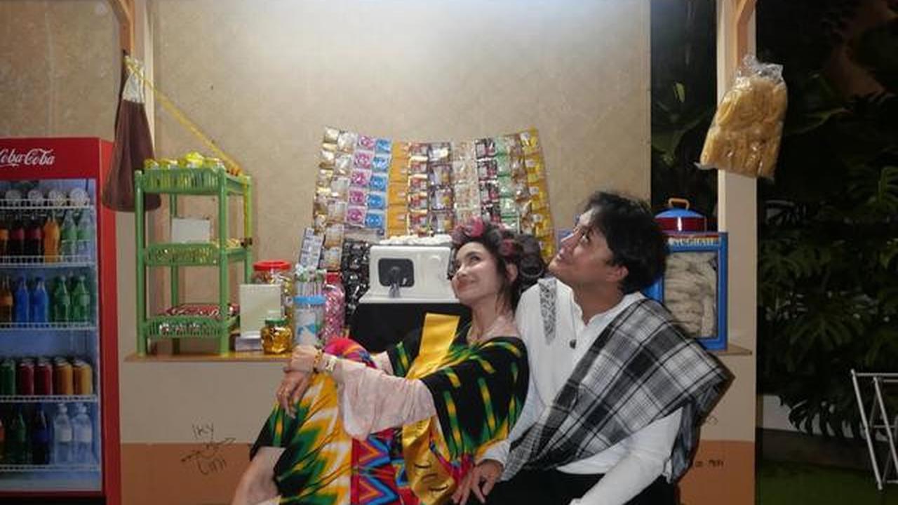 7 Potret Warung Ceu Lini di Ultah Mahalini ke-26, Ada Kue Microwave Unik