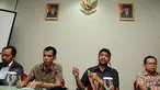 Presiden FSPMI/KSPI, Said Iqbal (kedua kanan) memberikan keterangan terkait tutupnya dua perusahaan raksasa elektronik asal Jepang, PT Panasonic dan PT Toshiba di Indonesia, Jakarta, Selasa (2/2/2016). (Liputan6.com/Helmi Fithriansyah)