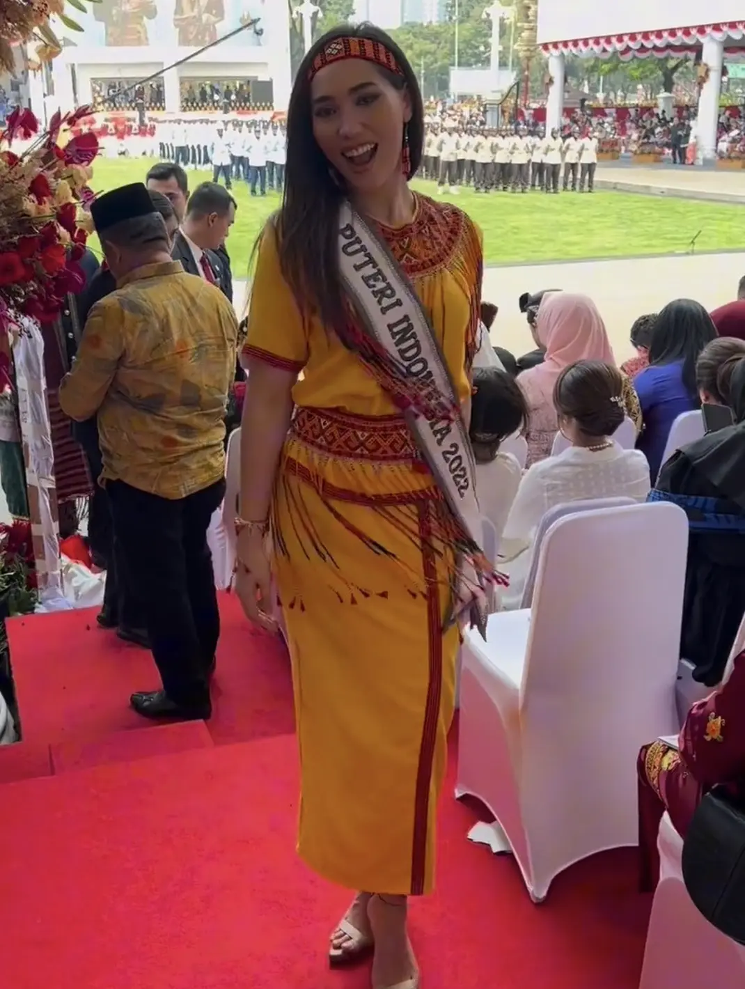 8-pesona-puteri-indonesia-dibalut-baju-adat-di-istana-negara-saat