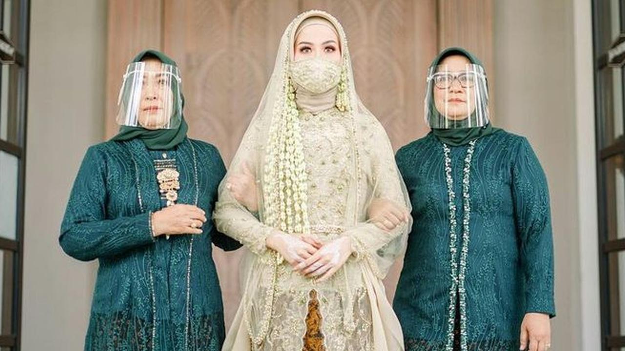 Penting Diketahui! Etika Berbusana Bagi Ibu Pengantin Tanpa Menyaingi Mempelai di Hari Istimewa