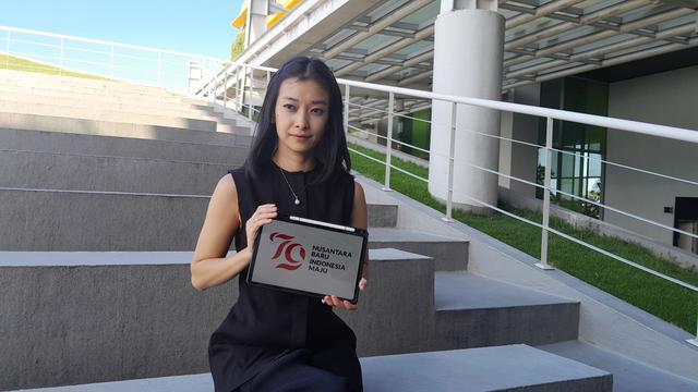 Inggrid Wenas, seorang alumni Universitas Kristen (UK) Petra Surabaya pemenang lomba desain logo HUT ke79 RI. (Foto: Kominfo Jatim)