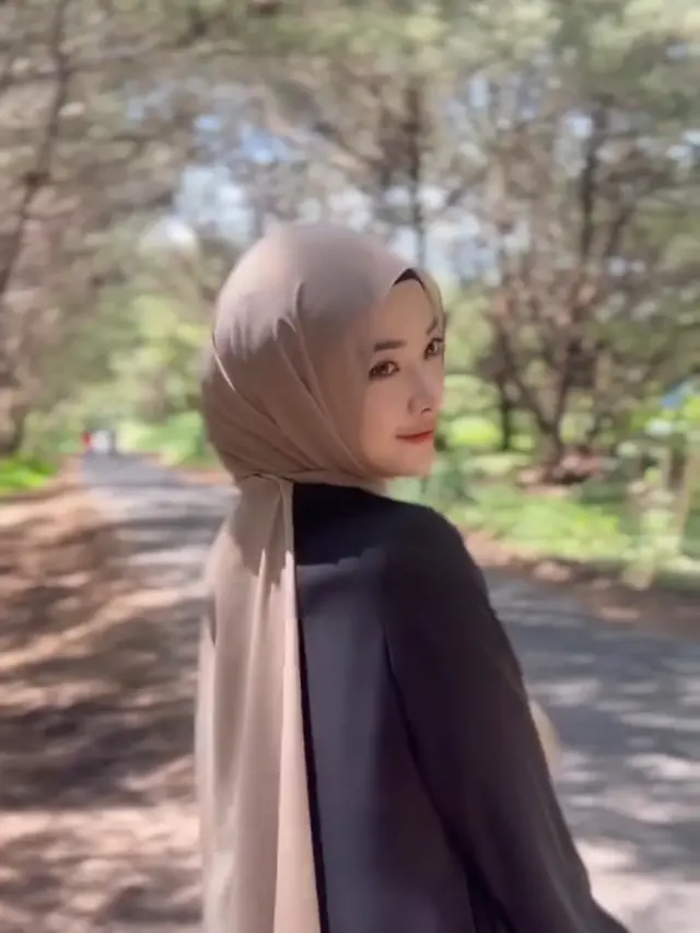 Dara Sarasvati Berhijab