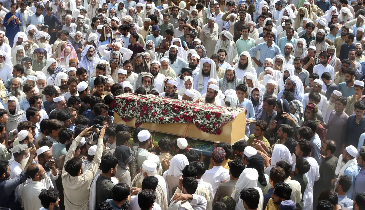 Seorang saksi mengatakan bahwa lebih dari 500 orang menghadiri acara ketika ledakan terjadi. (AP Photo/Mohammad Sajjad)
