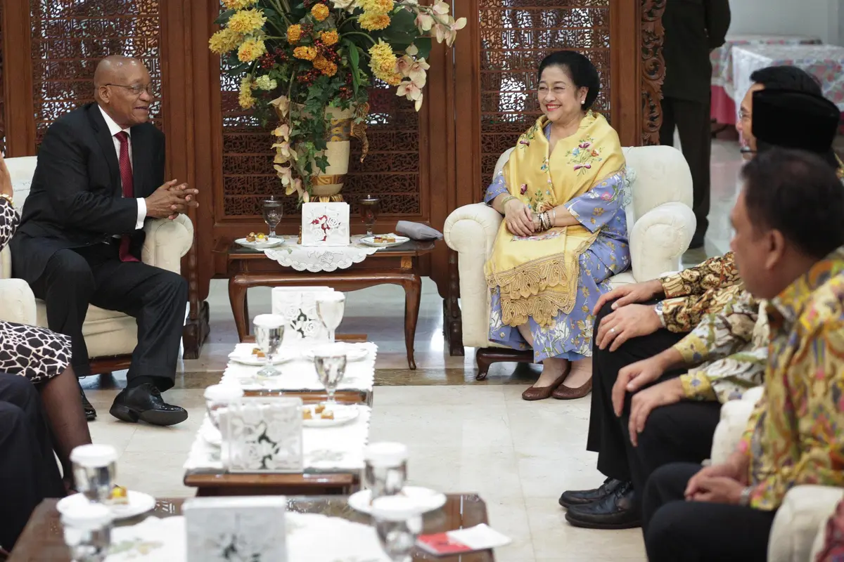 Ahok Dampingi Megawati menyambut kedatangan Presiden Afrika Selatan
