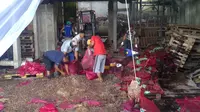 Bau Puluhan Ton Bawang Busuk Resahkan Warga Ciracas