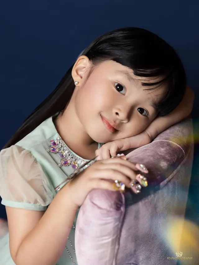 Pandai Berpose, Ini 6 Gaya Thalia Putri Onsu yang Paling Menggemaskan