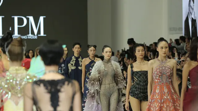 Jakarta Fashion Week 2024 Dibuka dengan Koleksi Desainer Lintas Generasi Selama 44 Tahun