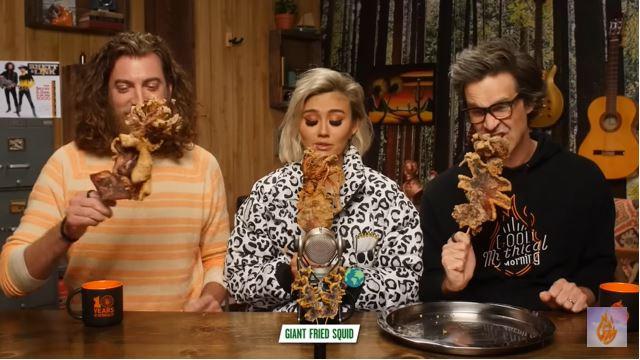 6 Momen Agnez Mo Kenalkan Pempek hingga Martabak Manis di Amerika, Bikin Bangga