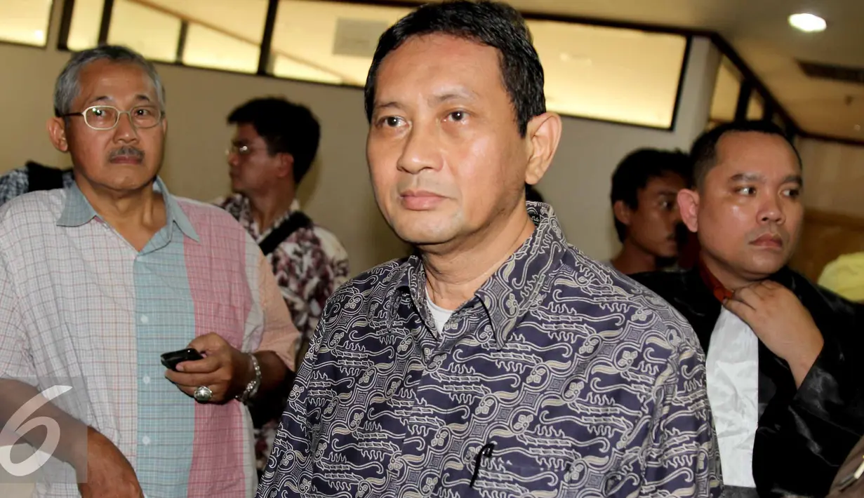 Udar Pristono usai menjalani persidangan di Pengadilan Tipikor, Jakarta, Senin (13/7/2015). Jaksa menyebut Pristono beberapa kali menerima uang gratifikasi untuk membeli sederet aset dan transfer ke dua orang wanita.(Liputan6.com/Helmi Afandi)