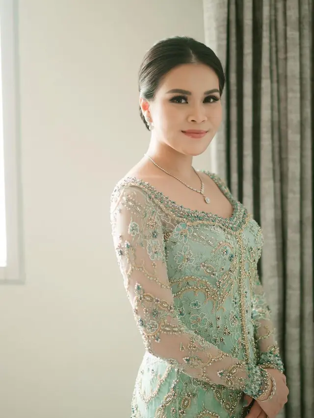 Adu Gaya Jessica Mila dan Chen Giovani Saat Pertunangan Adat Batak Sebelum Dinikahi Anak Pengacara