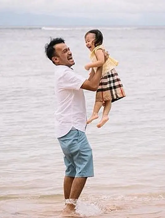 Meski terbilang sering menanggapi komentar warganet, namun Ruben mengakui jika dirinya tidak memikirkan apalagi memusingkannya. Sambil bergurau, uniknya ia lebih pusing memikirkan cabai dan tepung untuk usahanya. (Instagram/ruben_onsu)