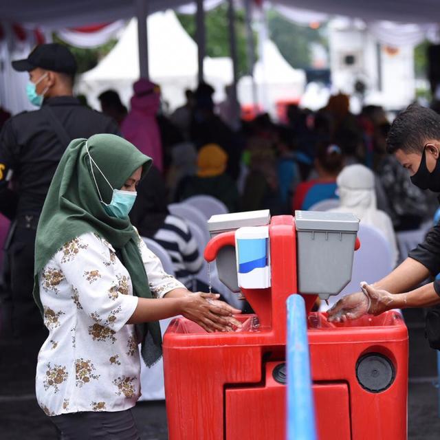 Bin Gelar Swab Test Pasien Positif Covid 19 Yang Menjalani Karantina 14 Hari Di Surabaya Regional Liputan6 Com
