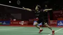 Ganda putra Indonesia, Kevin Sanjaya Sukamuljo/Marcus Fernaldi Gideon, saat menghadapi ganda Malaysia, Aaron Chia/Soh Wooi Yik, pada laga Indonesia Masters 2020 di Istora Senayan, Jakarta, Sabtu (18/1). Kevin/Marcus menang dua gim dengan skor 21-19 dan 21-19. (Bola.com/Yoppy Renato)