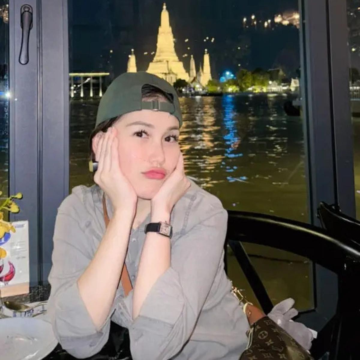 7 Potret Ayu Ting Ting Ajak Bilqis Kulineran Malam di Thailand, Bak Kakak Adik