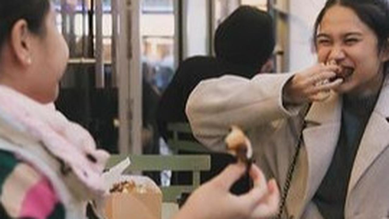10 Potret Azizah Salsha dan Nagita Slavina 'Nongki' Bareng di London, Sama-sama Cantik Disebut Kayak Seumuran