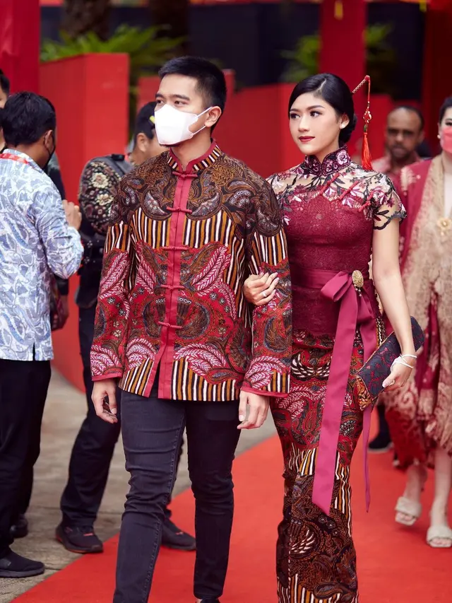 Tulis Pesan Romantis, Ini 6 Potret Kaesang Pangarep yang Selalu Didampingi Erina Gudono