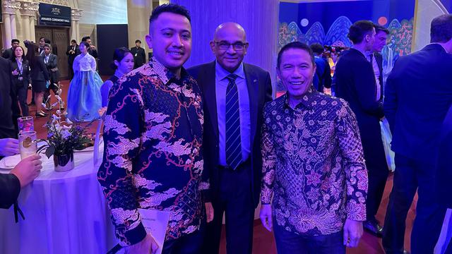 Sekjen PSSI, Yunus Nusi dan anggota Exco PSSI, Muhammad, mengikuti Konferensi Presiden dan Sekretaris Jenderal Asosiasi Anggota AFC dan Asosiasi Regional 2024 di Seoul, Korea Selatan, pada 30 Oktober-1 November 2024.