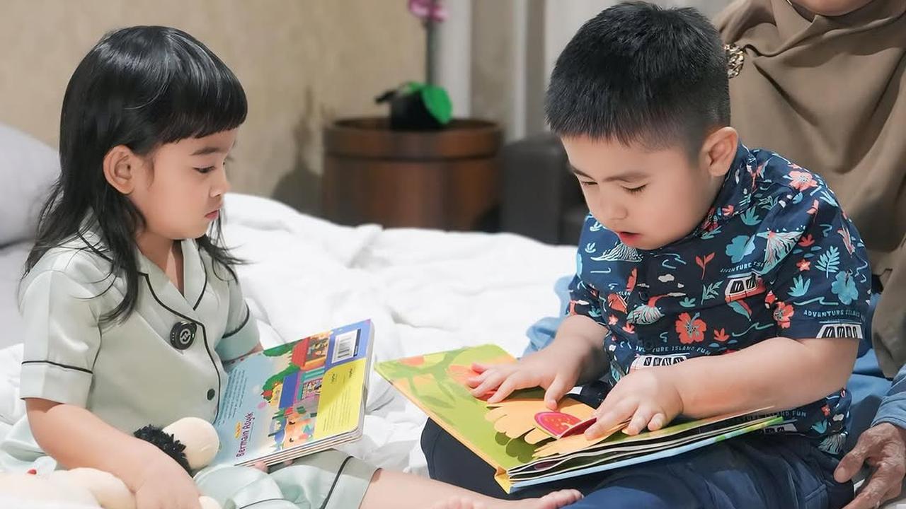 Potret Oki Setiana Dewi Kembali Kumpul Keluarga Bareng Ibu dan Adik-Adiknya, Bahagia Bertemu Keponakan