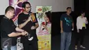 Panitia mengadakan door prize usai acara nobar di Blitz Megaplek, Jakarta, Sabtu (9/1/2016). Cinemaholic dan Lipton menggelar nonton bareng film Alvin and the Chipmunk. (Liputan6.com/Angga Yuniar)