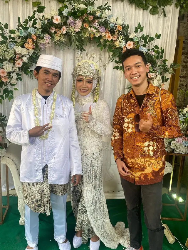 Tiko Anak Ibu Eny yang Pernah Viral Menikah, Ini 6 Potret Bahagianya