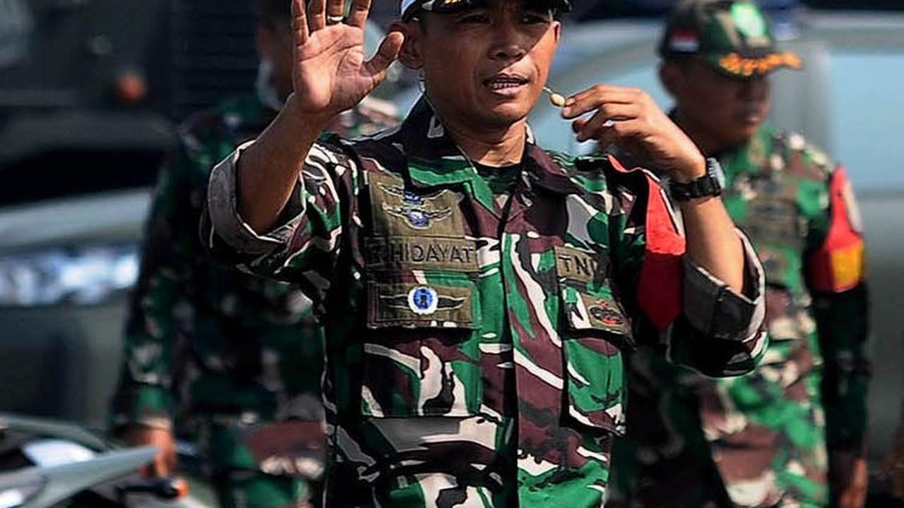 TNI mensimulasikan kerusuhan yang terjadi saat demo menolak hasil Pemilu 2024. Foto: Merdeka.com/Imam Buhori