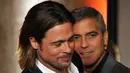 Tak salah jika Brad Pitt memilih George Clooney sebagai sahabat yang bisa menjadi tempat mencurahkan kesedihannya. Pasalnya Pitt dan Clooney sudah banyak menghabiskan waktu bersama saat berada di satu film. (AFP/Bintang.com)