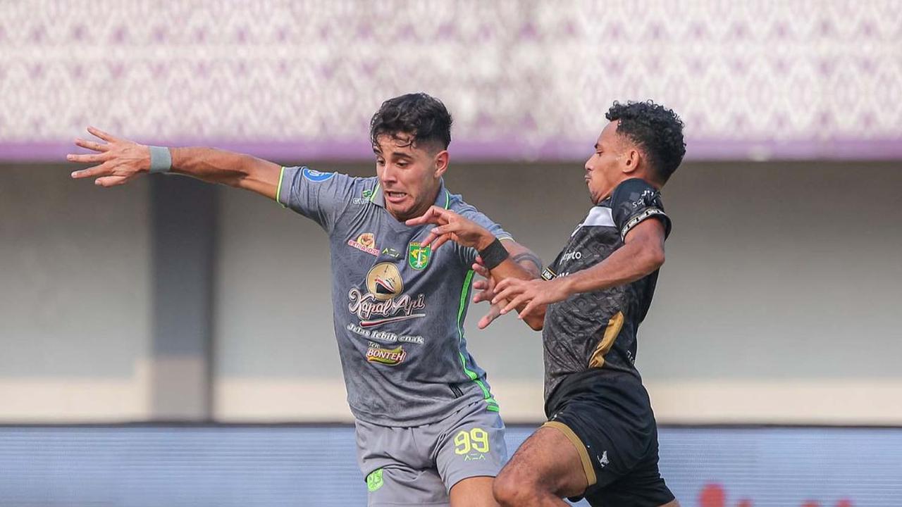 Dewa United dan Persebaya Surabaya bermain sama kuat pada pekan ke-14 BRI Liga 1 2023/2024, Sabtu (30/9/2023). Keduanya berbagi skor 1-1 dalam duel yang berlangsung di Indomilk Arena.