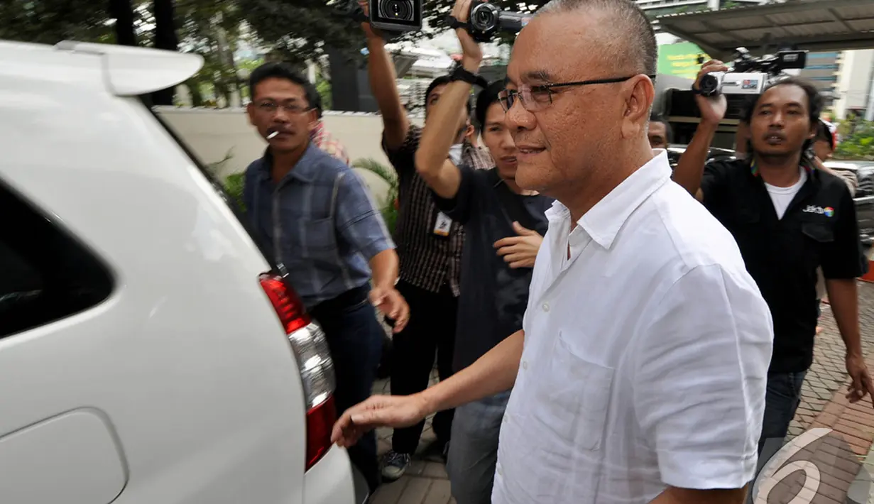 Rizal Abdullah saat pergi meninggalkan Gedung KPK setelah menjalani pemeriksaan perdana sebagai tersangka kasus Wisma Atlet, Jakarta, Rabu (17/12/2014). (Liputan6.com/Miftahul Hayat)