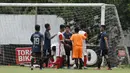 Pemain STIMED Nusa Palapa saat pertandingan melawan UMM pada laga Torabika Cup 2017 di Stadion Cakrawala, Malang, Rabu (22/11/2017). UMM Imbang 2-2 dengan STIMED Nusa Palapa. (Bola.com/M Iqbal Ichsan)