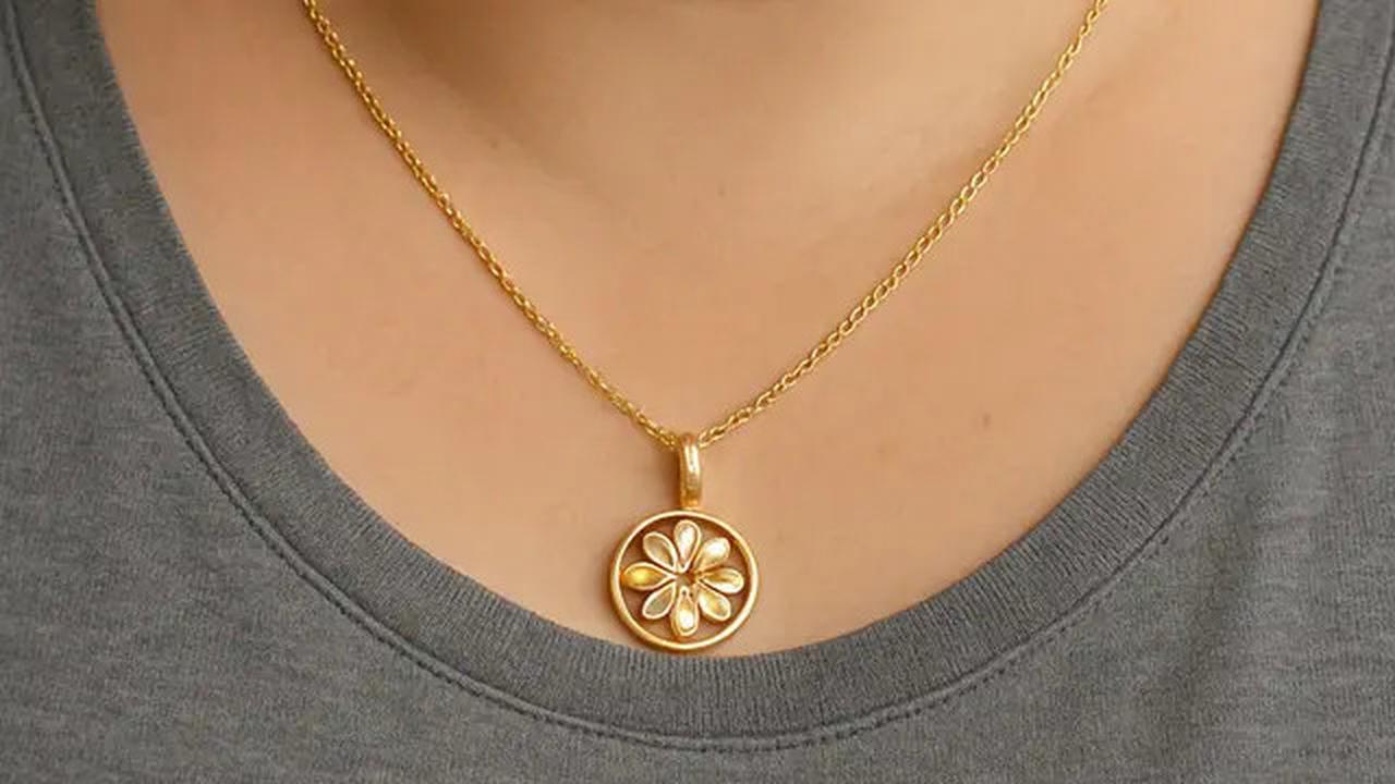 Inspirasi 5 Model Kalung Emas untuk Orang Bertubuh Besar, Tampil Cantik dengan Desain Terbaru yang Elegan