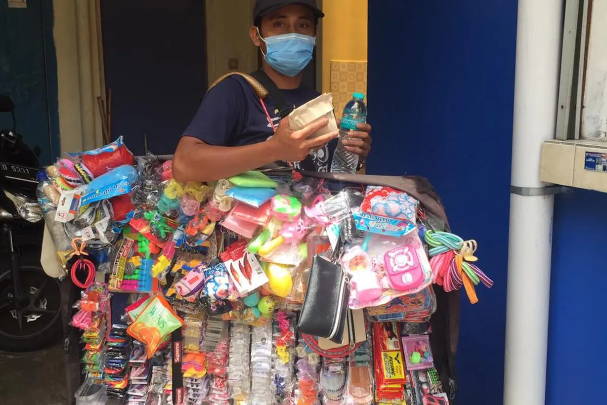 Di Balik Gerakan Nasi Bungkus Dua Ribu, Tak Semata Bagi-Bagi Sangu