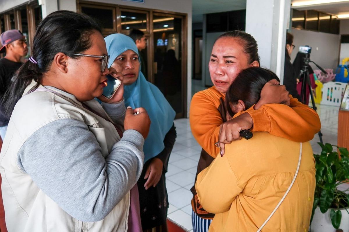 KMP Tunu Pratama Jaya tenggelam di Selat Bali