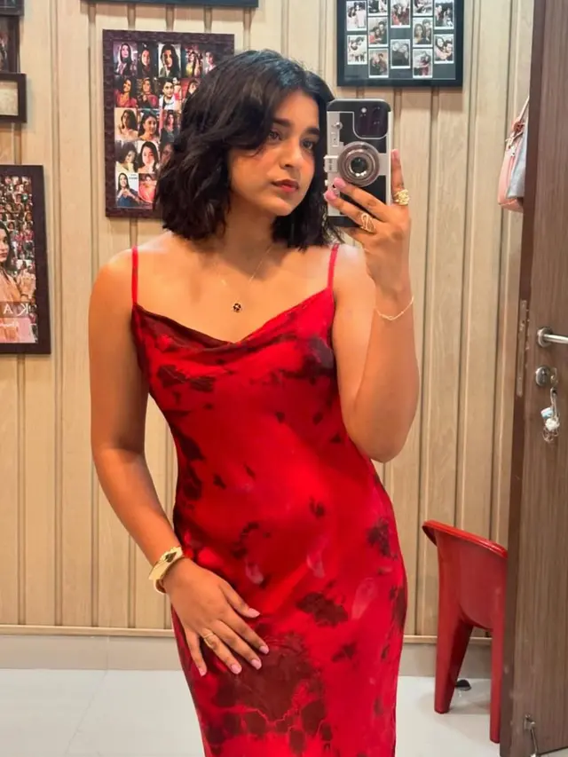 Pesona Sumbul Touqeer yang Selalu Mencuri Perhatian. (credit:instagram.com/sumbul_touqeer)