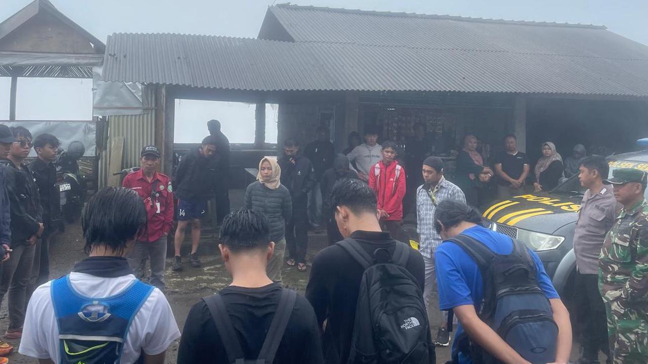 Cerita 20 Pendaki Ilegal Nekat Naik Gunung Merapi, dari Janjian via Whatsapp Hingga Berangkat Dini Hari