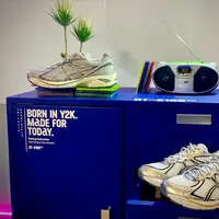 ASICS menghadirkan koleksi sepatu sportsyle terbaru yang dirancang menjadi teman harian bagi kalangan urban muda yang kini mengarah pada tren sepatu retro dan vintage. [Fimela/Hilda Irach]