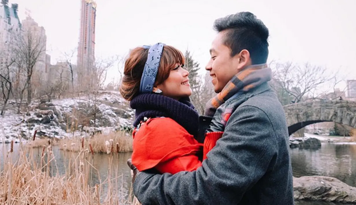 Baik Sheza dan Surya keduanya tidak mau menjalani pacaran seperti kebanyakan. Doa dari masing-masing ingin selalu diberikan jodoh yang terbaik. Surya kepincut dengan kepribadian Sheza. Apalagi selalu mengingatkan untuk salat Subuh. (Instagram/shezaidris)