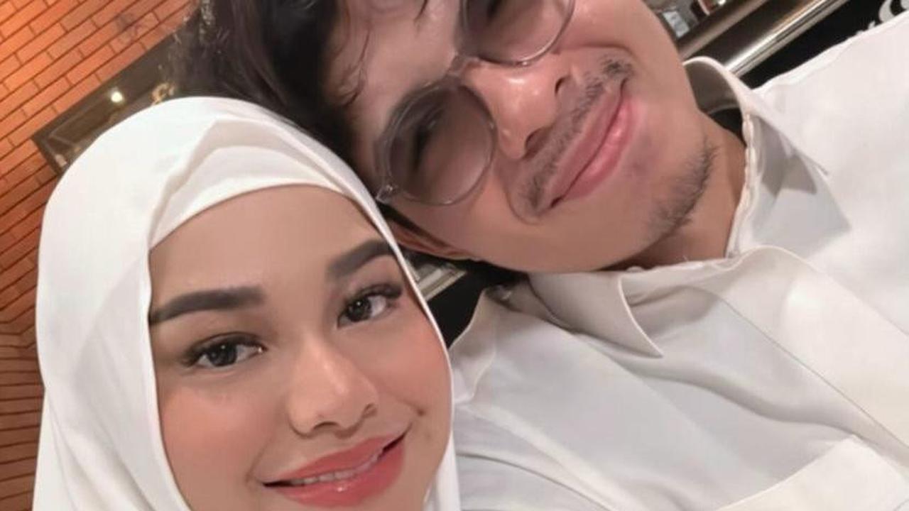 6 Gaya Serba Putih Aurel Hermansyah dan Atta Halilintar di Pengajian Jelang Berangkat Haji Perdana Berdua